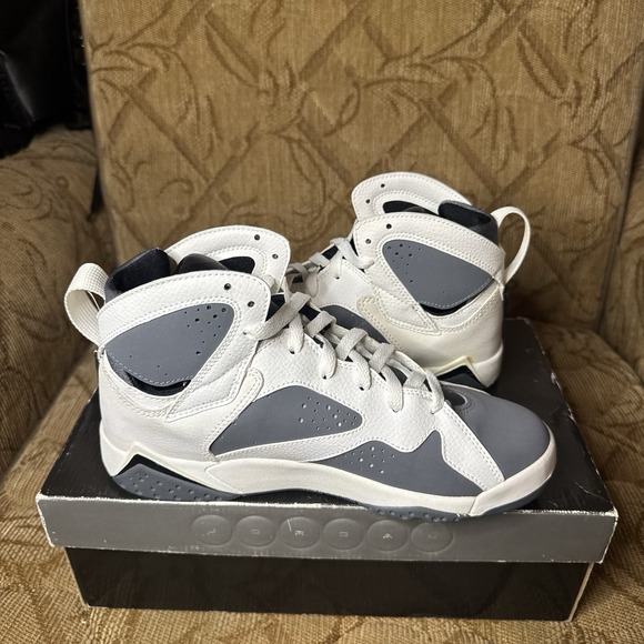 NIKE AIR JORDAN 7 RETRO (GS) White/Varsity Purple-Flint Grey Sz 6.5Y 304774-151 - Picture 2 of 10